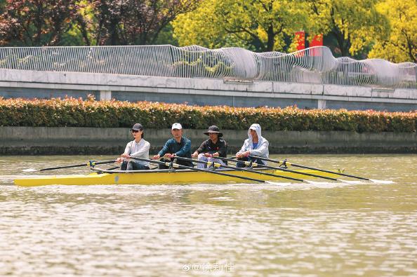 徐莉佳与水 徐莉佳与水