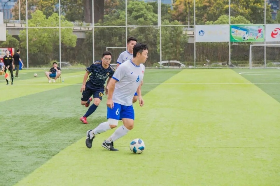 Ly, 与自豪, OvtGe